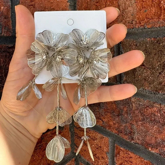 Zara Kate Middleton Famous Cascading Floral Earrings - Picture 5 of 15